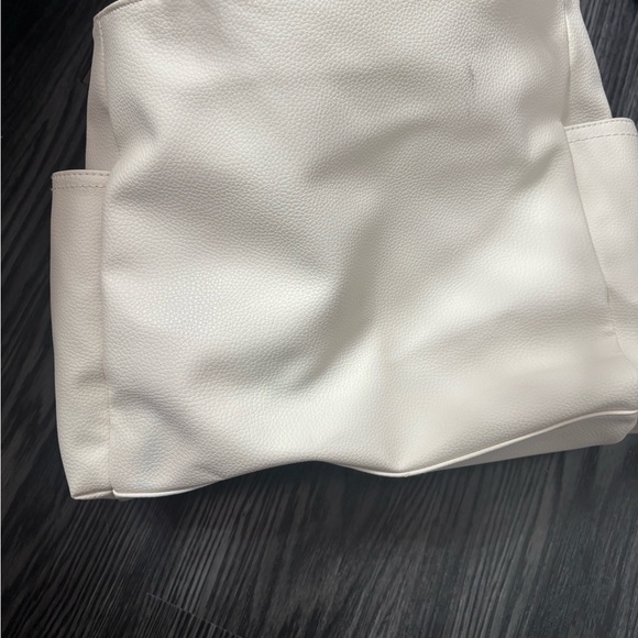 Elegant White shoulder Tote Bag - Picture 4 of 4